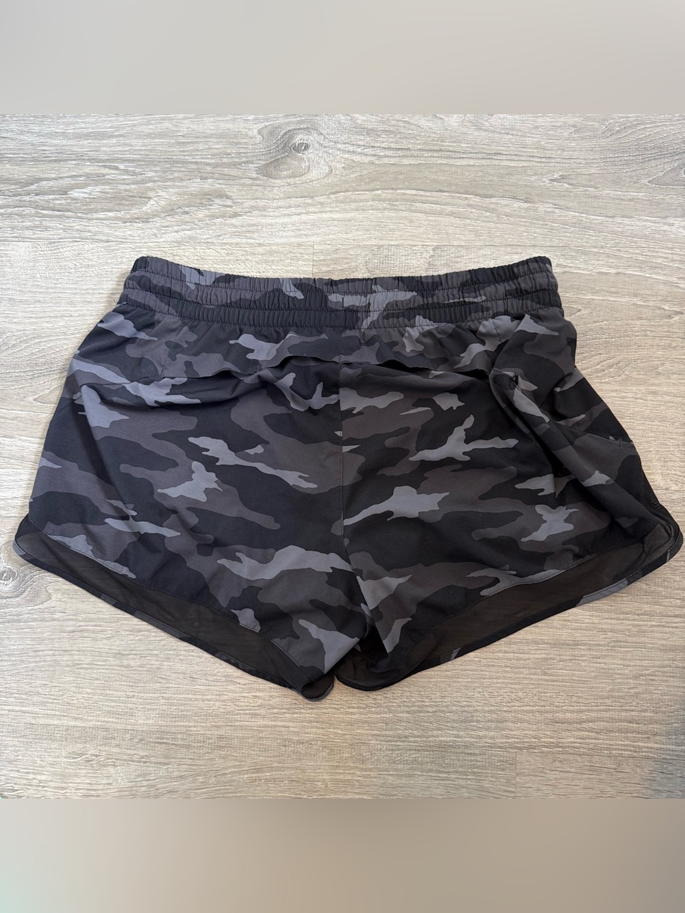 Athleta‎ Shorts - Printed Mesh Racer Run Short 4" - Picture 2 of 8